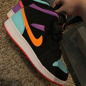 Jordan 1 mids